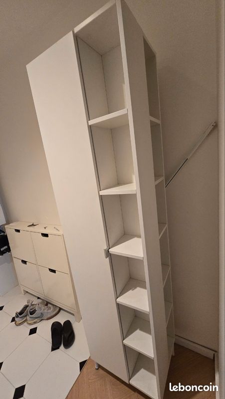 Armoire Lillangen IKEA meuble salle de bain avec patères sur le côté, étagères latérales et pied - Produit inédit plus commercialisé par IKEA (image 1)