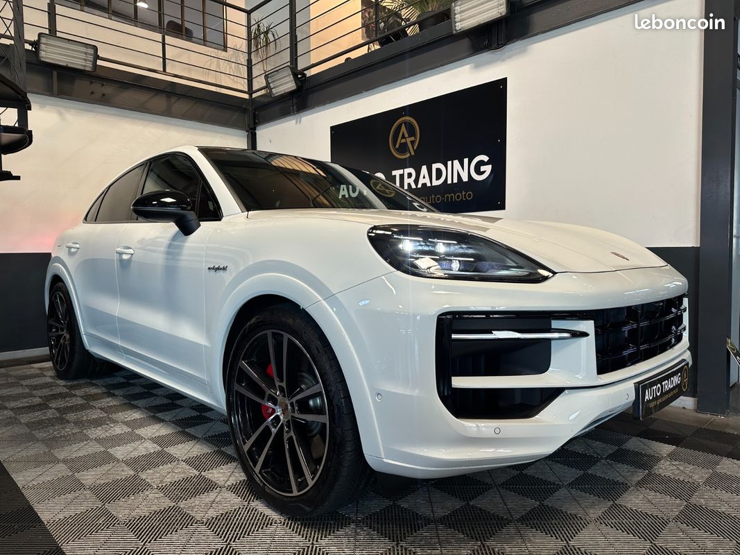 PORSCHE CAYENNE COUPE S E-Hybrid 3.0 V6 520 ch BVA - etat neuf - francais - dispo de suite - 07/2025 - Garantie - Interieu (image 1)
