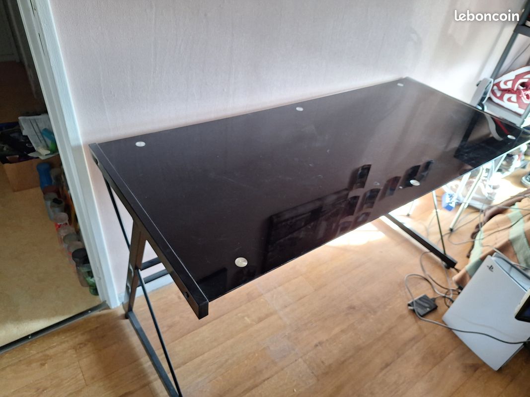 Bureau (image 1)