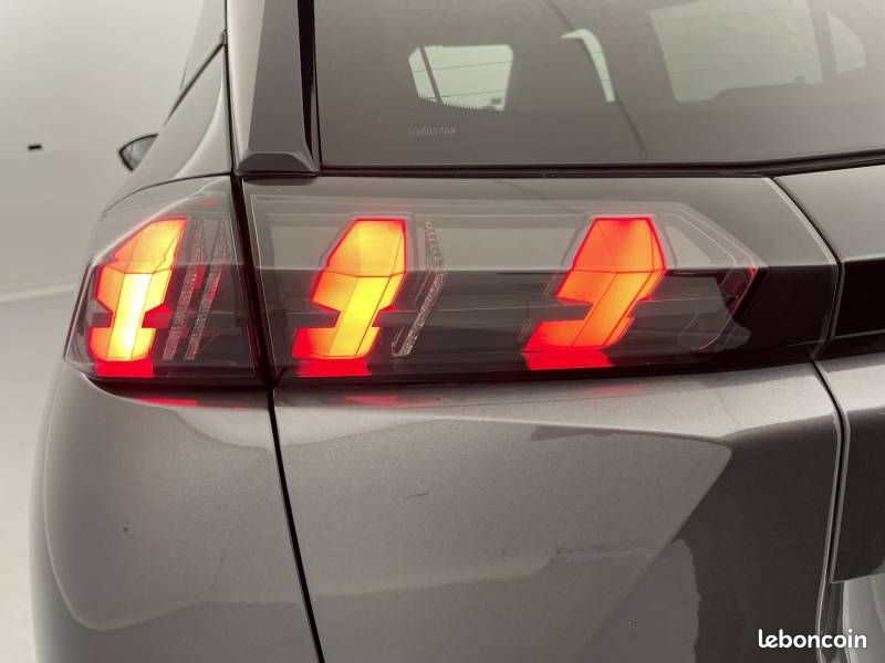Peugeot 2008 PureTech 130 S&S EAT8 GT Pack (image 24)