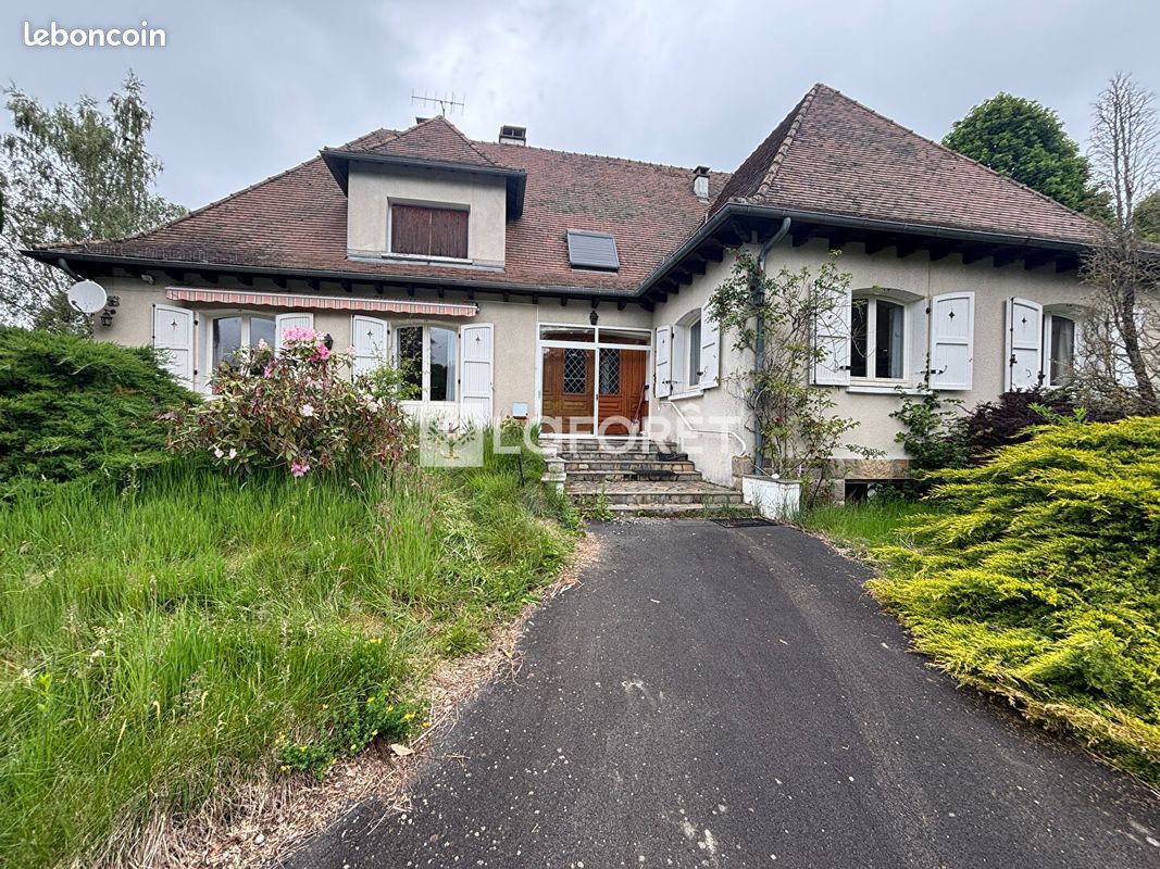 Maison 8 pièces 243 m² · à Vézac · 243 m² · 267 500 €