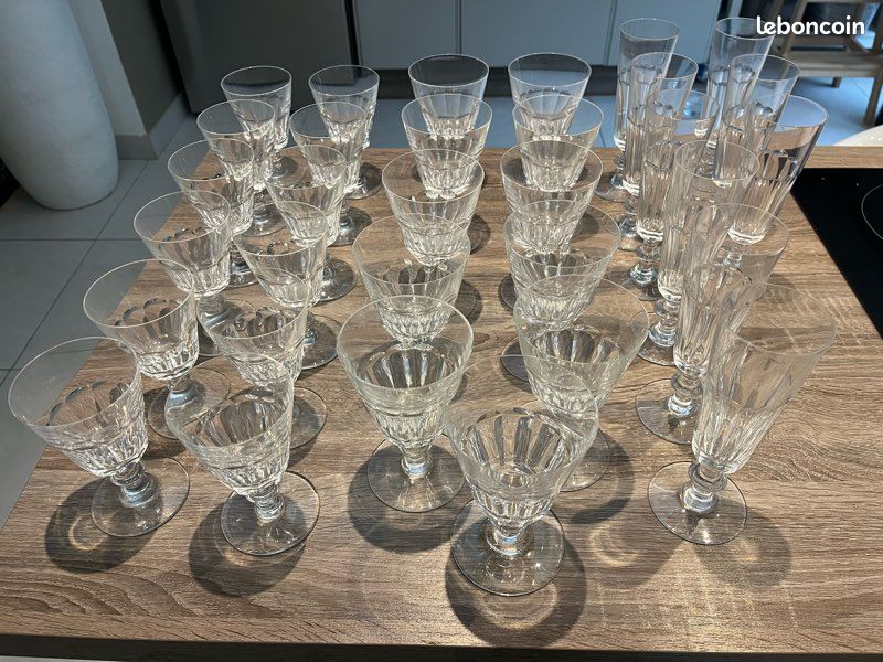 6 verres a vin rouge en cristal de saint louis modèle Camargue signé H