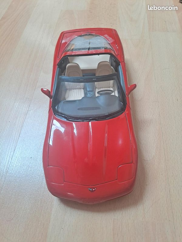 Chevrolet Corvette 1998, 1/18e Ut Models (image 1)
