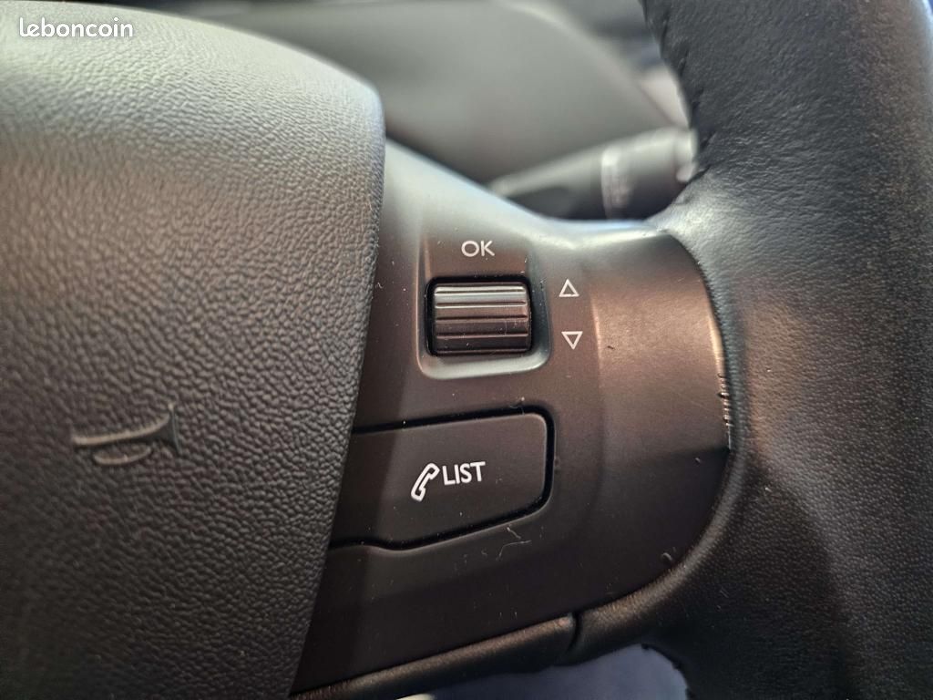 PEUGEOT 208 1.2i PureTech 12V - 82 BERLINE Active PHASE 2 (image 21)