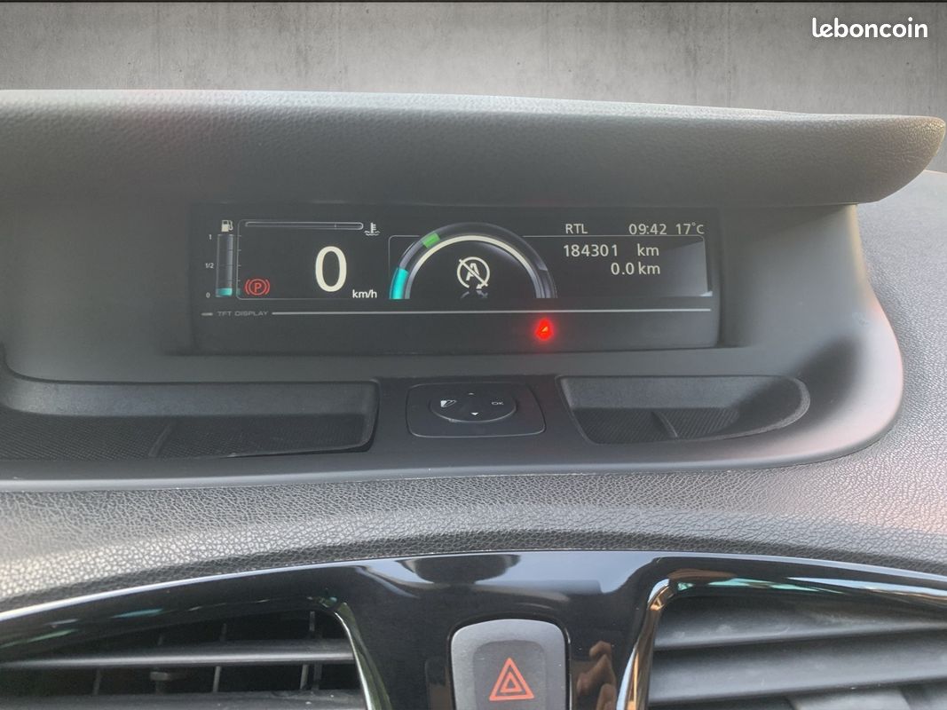RENAULT SCENIC III dCi 110 Energy eco2 Bose Edition (image 15)