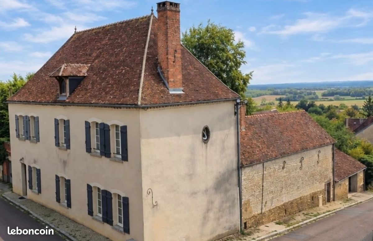 Maison 263 m² · à Neuvy-Sautour · 263 m² · 445 000 €