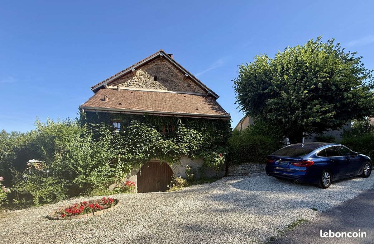 Maison 11 pièces 244 m² · à Vézelay · 244 m² · 299 000 €