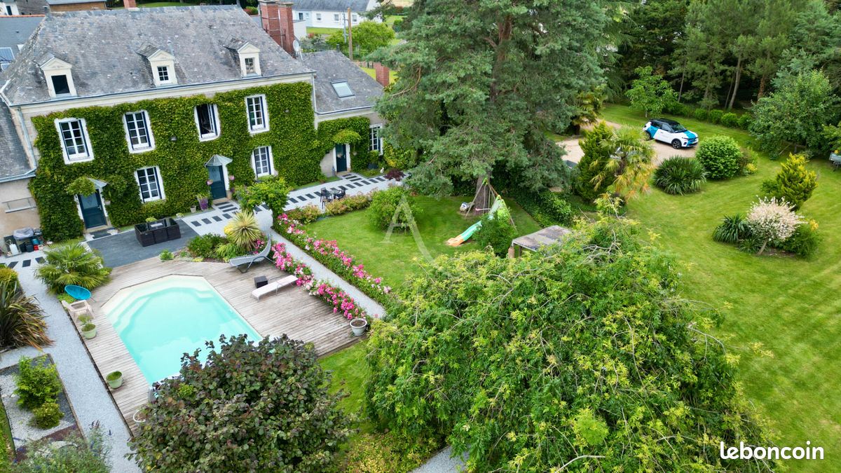 Maison 8 pièces 236 m² · à Les Hauts-d'Anjou · 236 m² · 363 900 €
