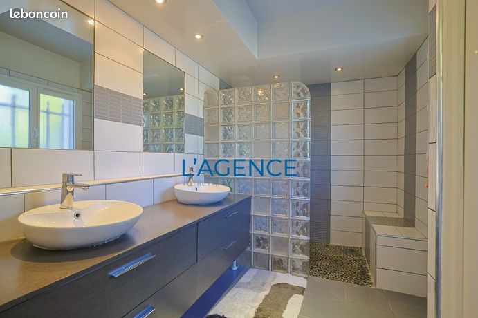 https://img.leboncoin.fr/api/v1/lbcpb1/images/d1/a6/19/d1a6193a30624d0be2c660f4f645cbd2c34372ee.jpg?rule=ad-image