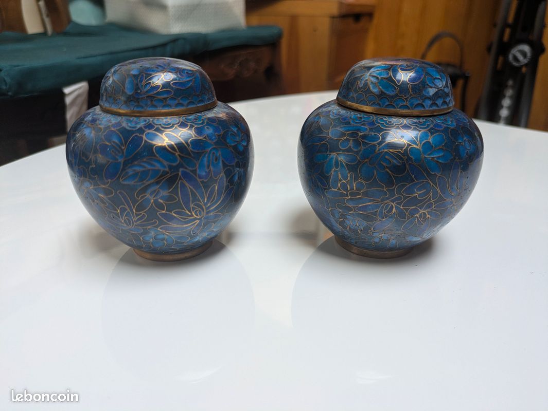 Paire de petits pots cloisonnés chinois anciens bleus (image 1)
