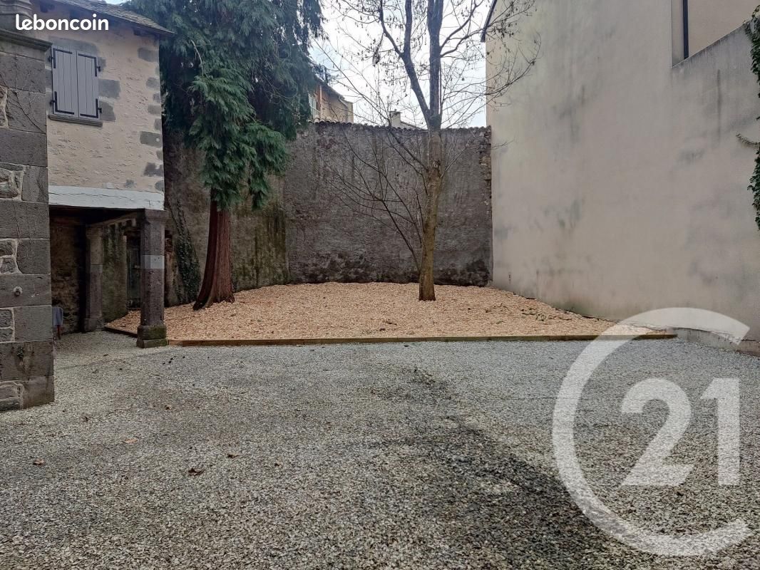 Appartement 2 pièces 61 m² · à Aurillac · 61 m² · 390 €