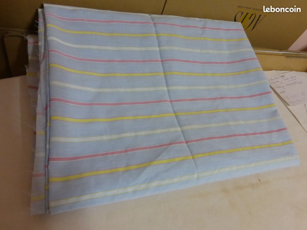 Coupon de tissu neuf 2.90 sur 1.15 (image 2)