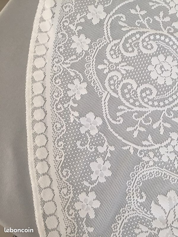 Nappe ronde en dentelle (image 1)