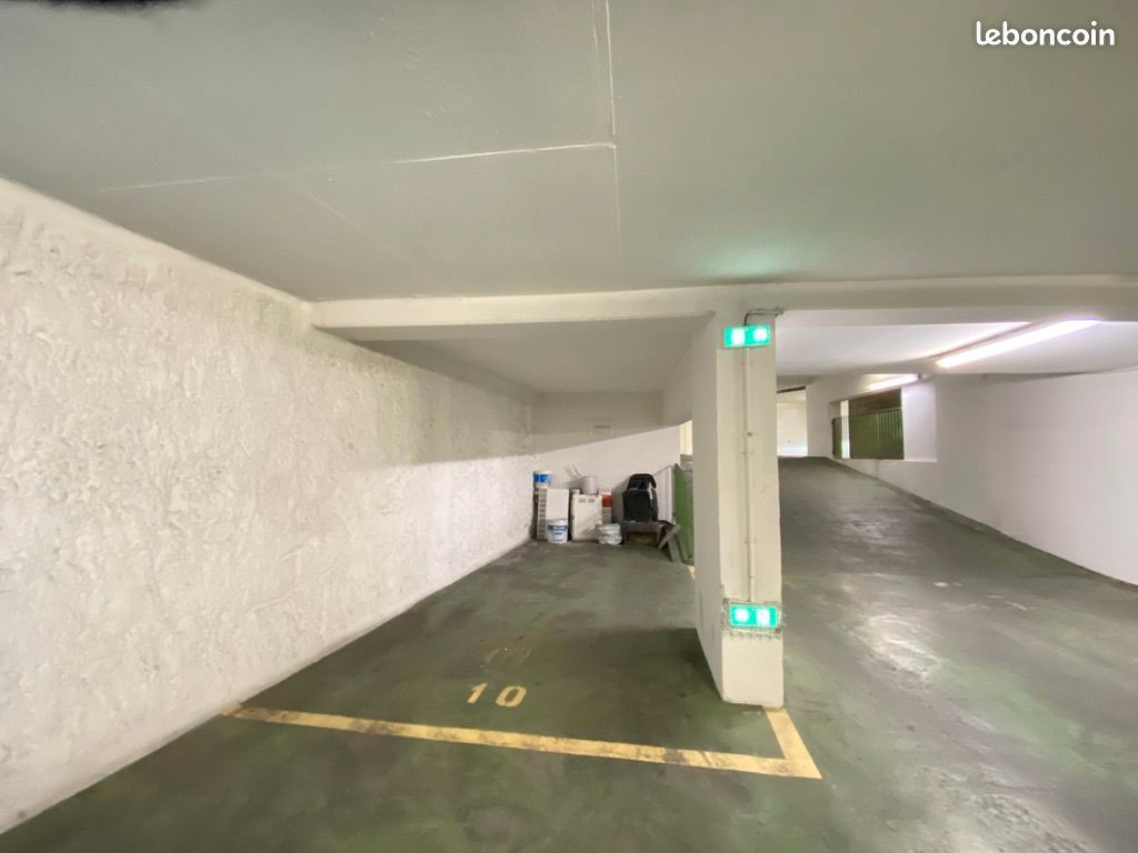 Parking 12 m² · à Paris · 12 m² · 90 €/mois