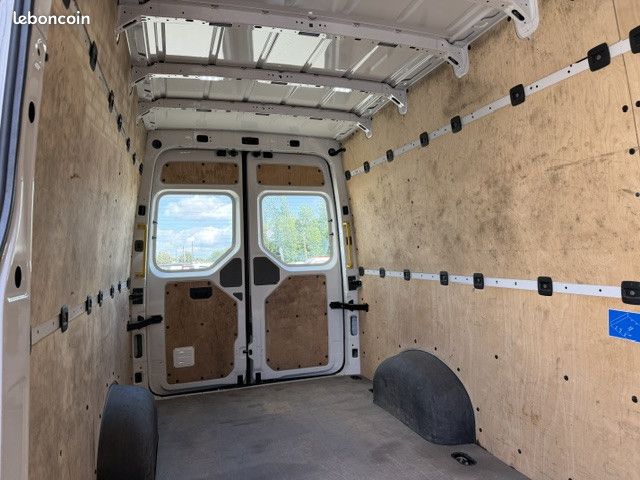 Volkswagen CRAFTER FOURGON VOLKSWAGEN CRAFTER 177 CV GPS TEL CAMERA DE RECUL VITRE ARRIERE Fourgon Business Line L4 H3 (21 243HT) (image 8)