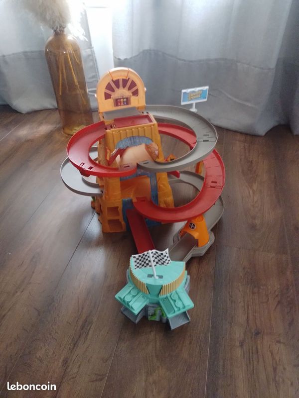 Circuit cars (image 1)