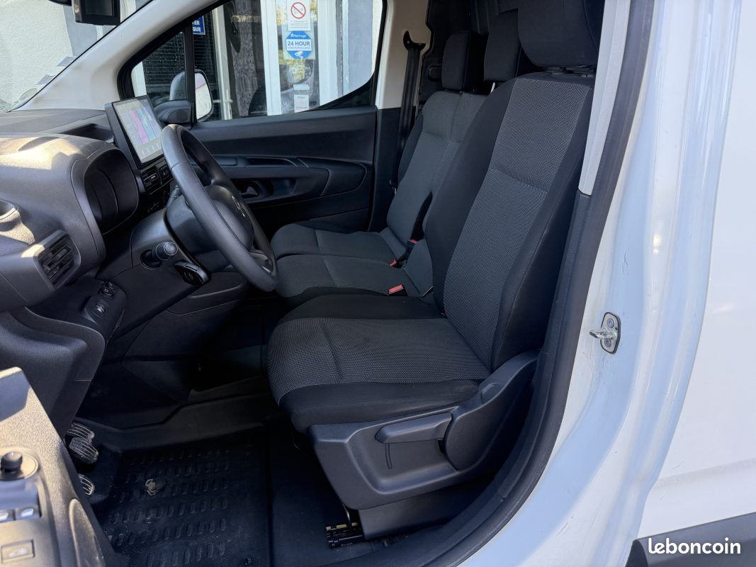 Citroen berlingo 1.5 blue hdi 100 car play 3 places 2021 (image 8)