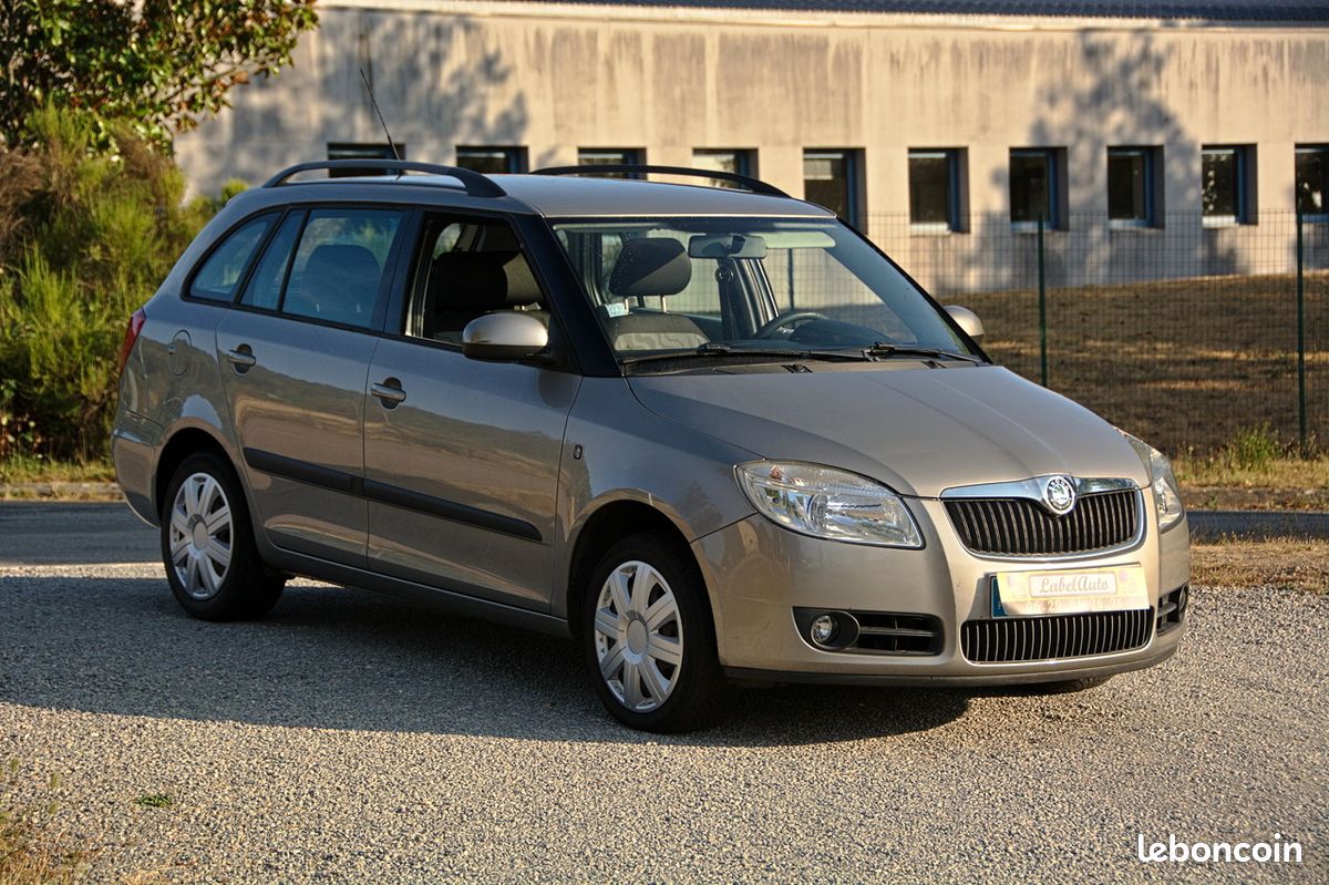 Skoda Fabia 1.2L 70CH / DISTRIBUTION PAR CHAINE / Garanties 12 Mois / Compatible ETHANOL (image 4)