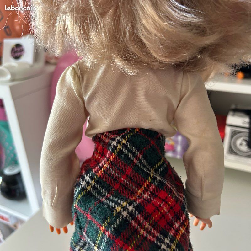 ANCIENNE POUPÉE BELLA avec ses vêtements et chaussures d'origine EUR 25,00 - FR