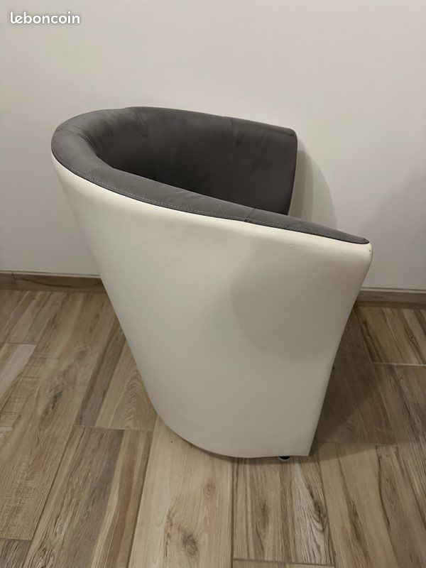 Fauteuil moderne blanc (image 2)