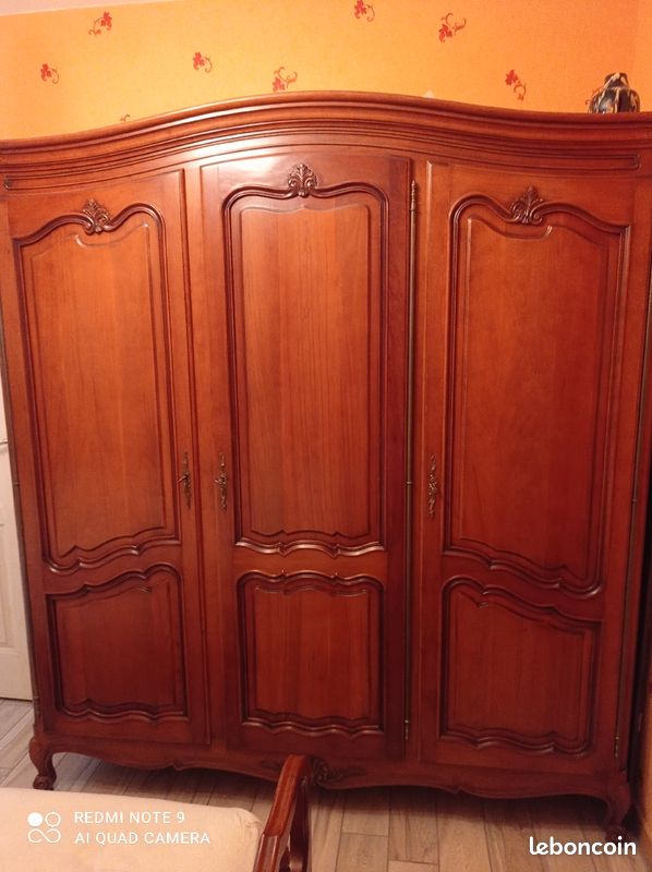Chambre à coucher en merisier (image 1)