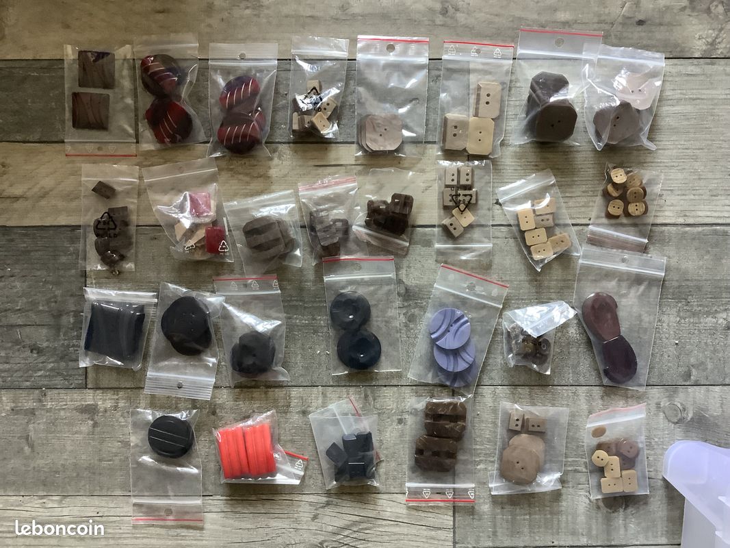 Lot de boutons anciens vintage différentes tailles (environ une centaine) (image 1)