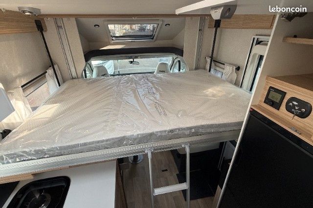 PILOTE P 740 FGJ EVIDENCE - 7.45m / BOITE AUTOMATIQUE / LITS JUMEAUX / Camping-Car Profilé Neuf (image 11)
