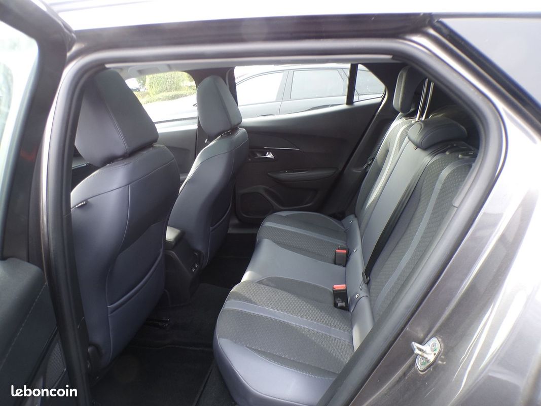 Peugeot 2008 1.2 PURETECH 100CH S&S ALLURE (image 7)