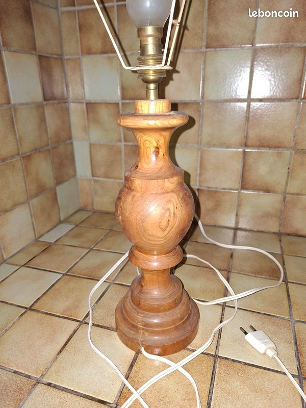 Pied de lampe en bois tourné (image 2)