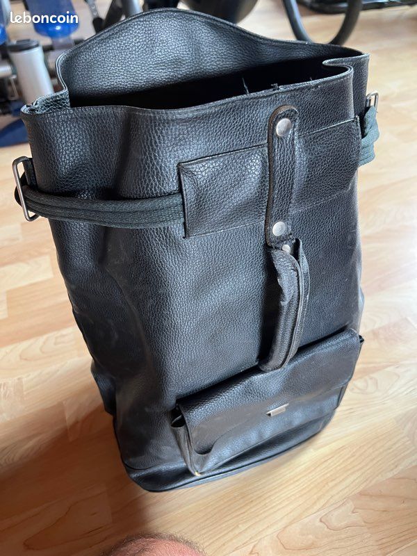 Sac paquetage cuir (image 1)