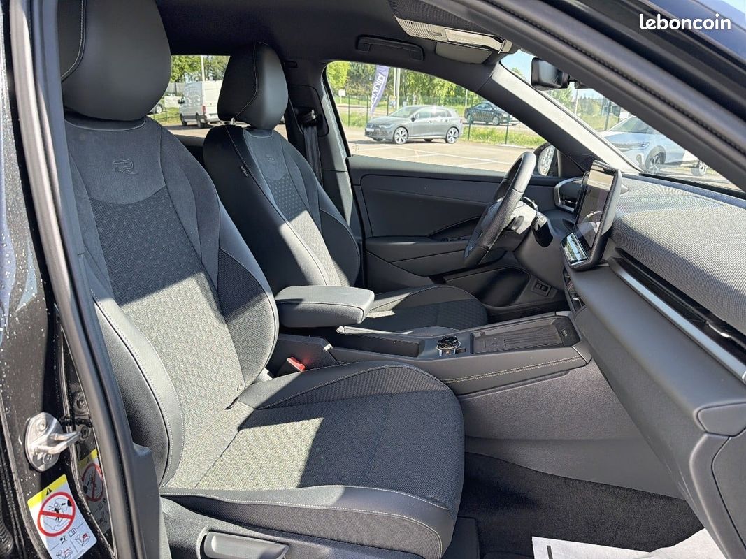 VOLKSWAGEN T-Roc 1.5 eTSI EVO2 Hybrid 150 ch DSG7 R-Line (image 18)