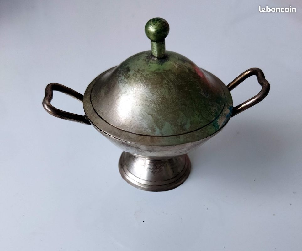 Petite coupe avec couvercle (image 1)