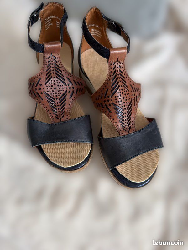 Chaussures ouvertes (image 1)