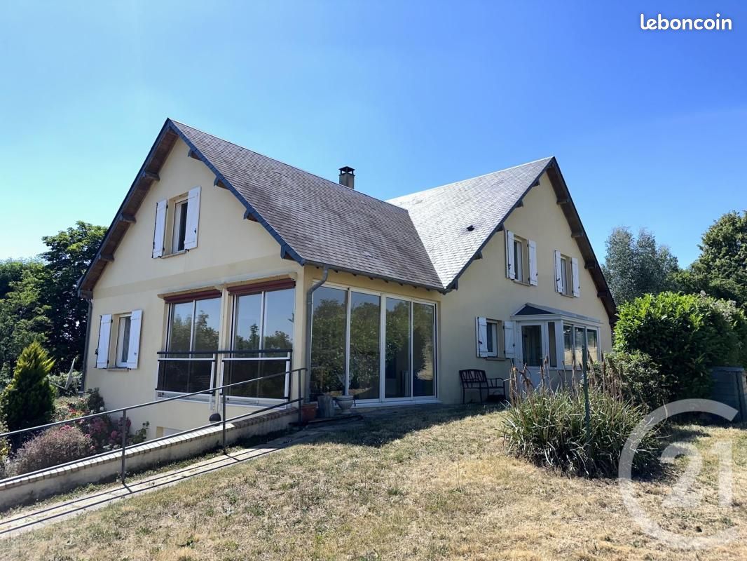 Maison 6 pièces 227 m² · à Cosne-Cours-sur-Loire · 227 m² · 243 000 €