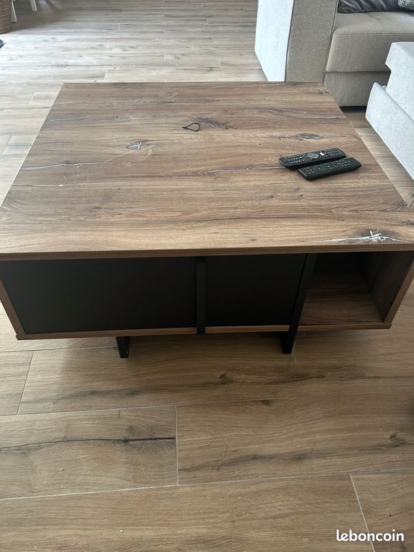 Table basse carré moderne (image 1)