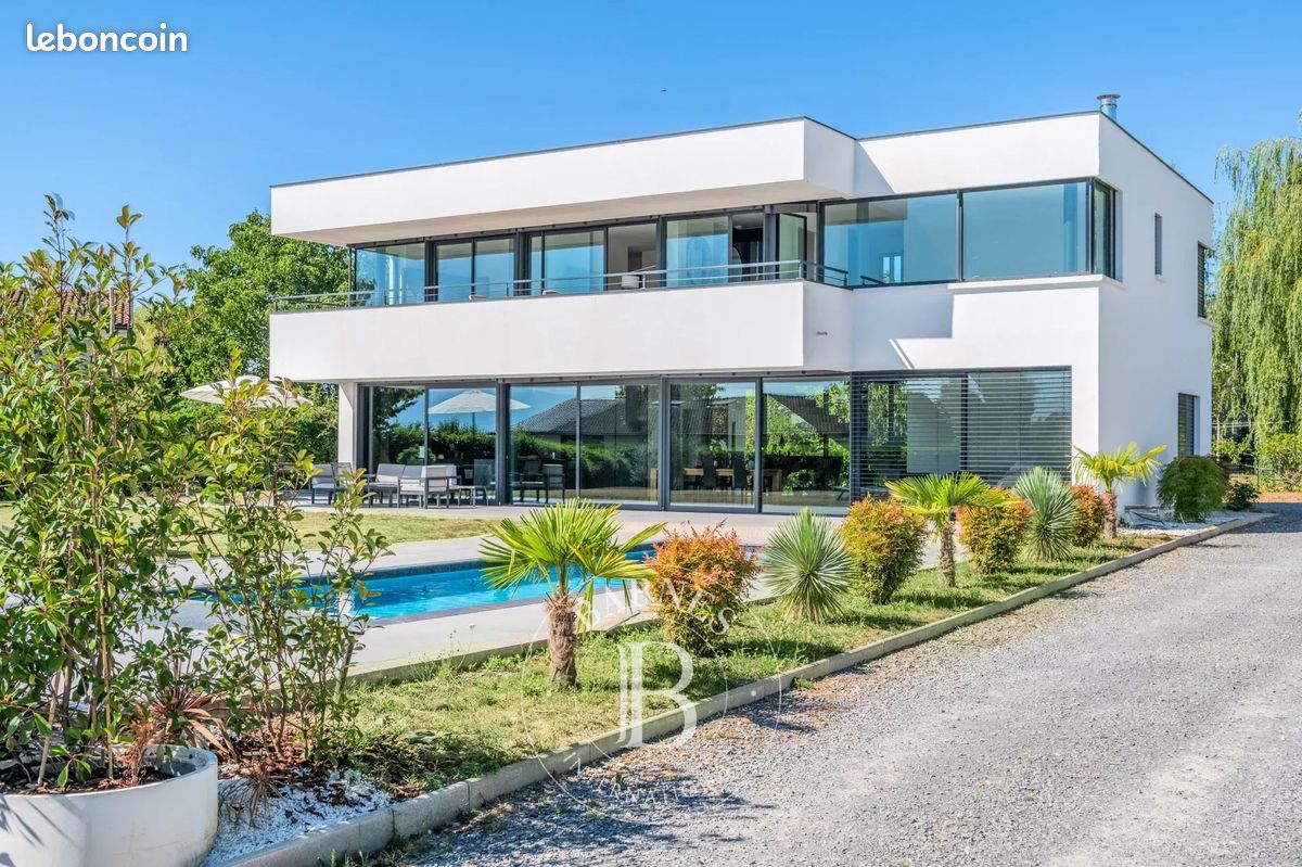 Maison 8 pièces 231 m² · à Messery · 231 m² · 2 780 000 €