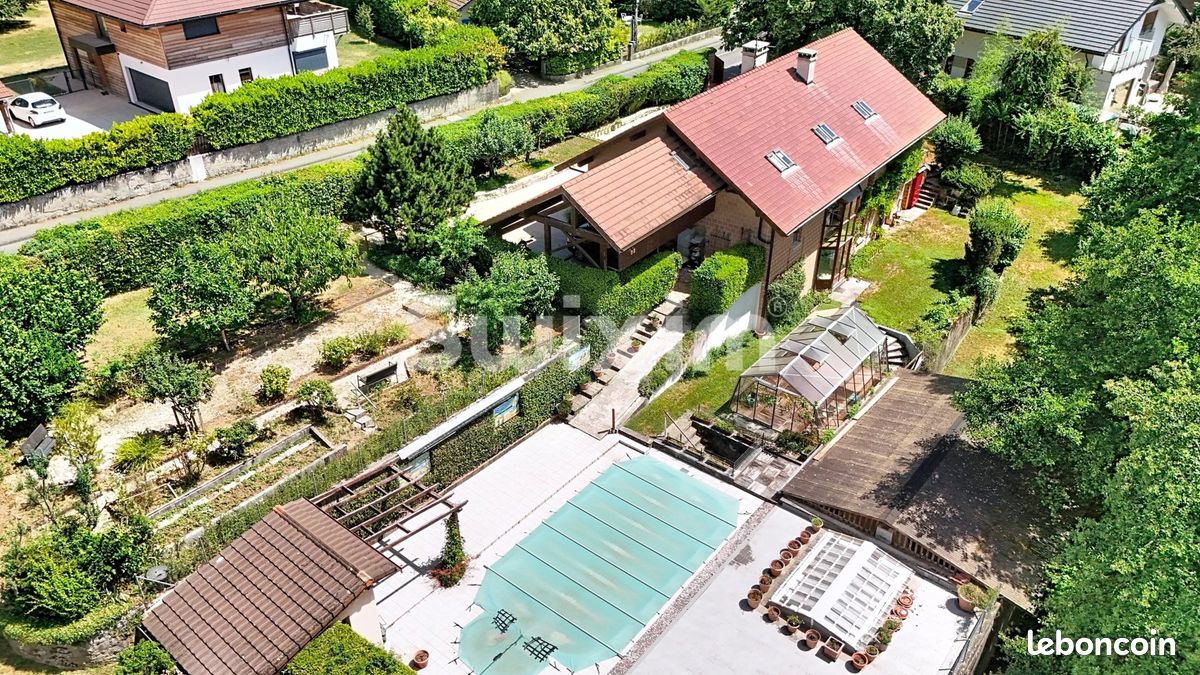 Maison 10 pièces 310 m² · à Divonne-les-Bains · 310 m² · 1 350 000 €