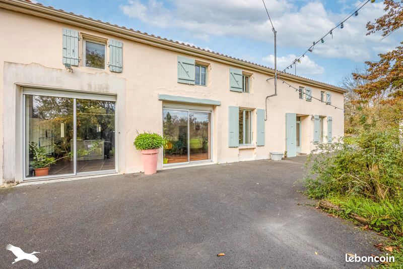 Maison 8 pièces 190 m² · à Genouillé · 190 m² · 299 000 €