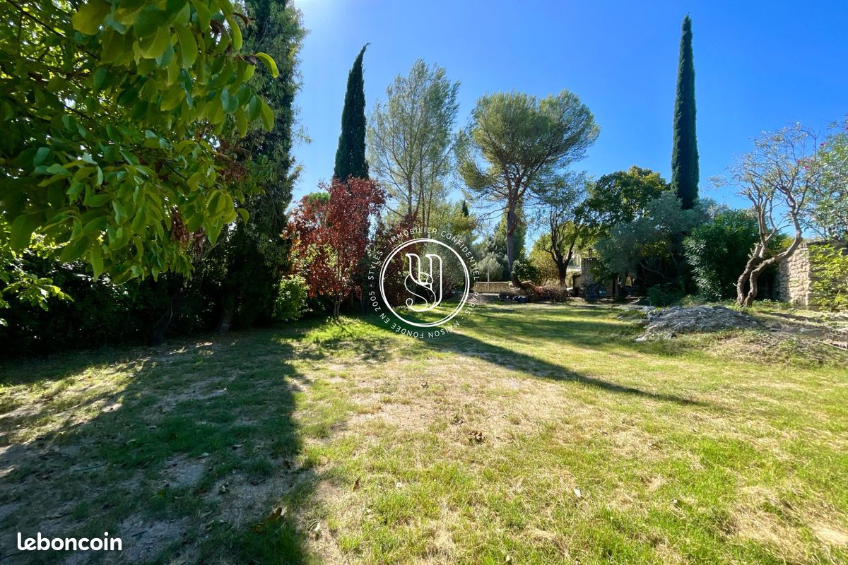 Terrain 600 m² · à Uzès · 600 m² · 535 000 €