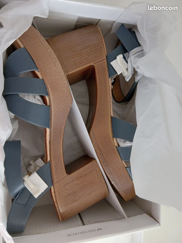 Nus pieds sandales en bois et cuir à talons 7 cm surdelle marine taille 37 (image 9)