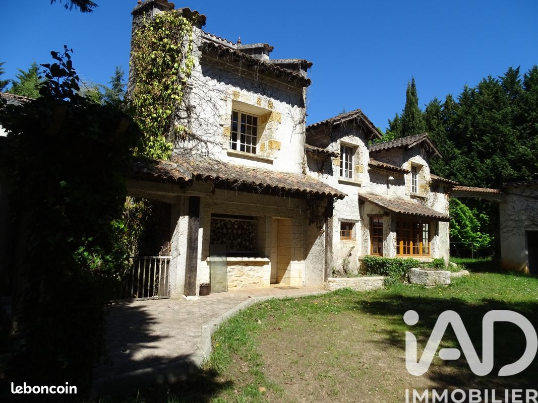 Maison 10 pièces 295 m² · à Puy-l'Évêque · 295 m² · 347 000 €