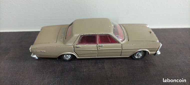 Dinky Toys Ford Galaxie 500 réf. 1402 avec boîte d’origine
