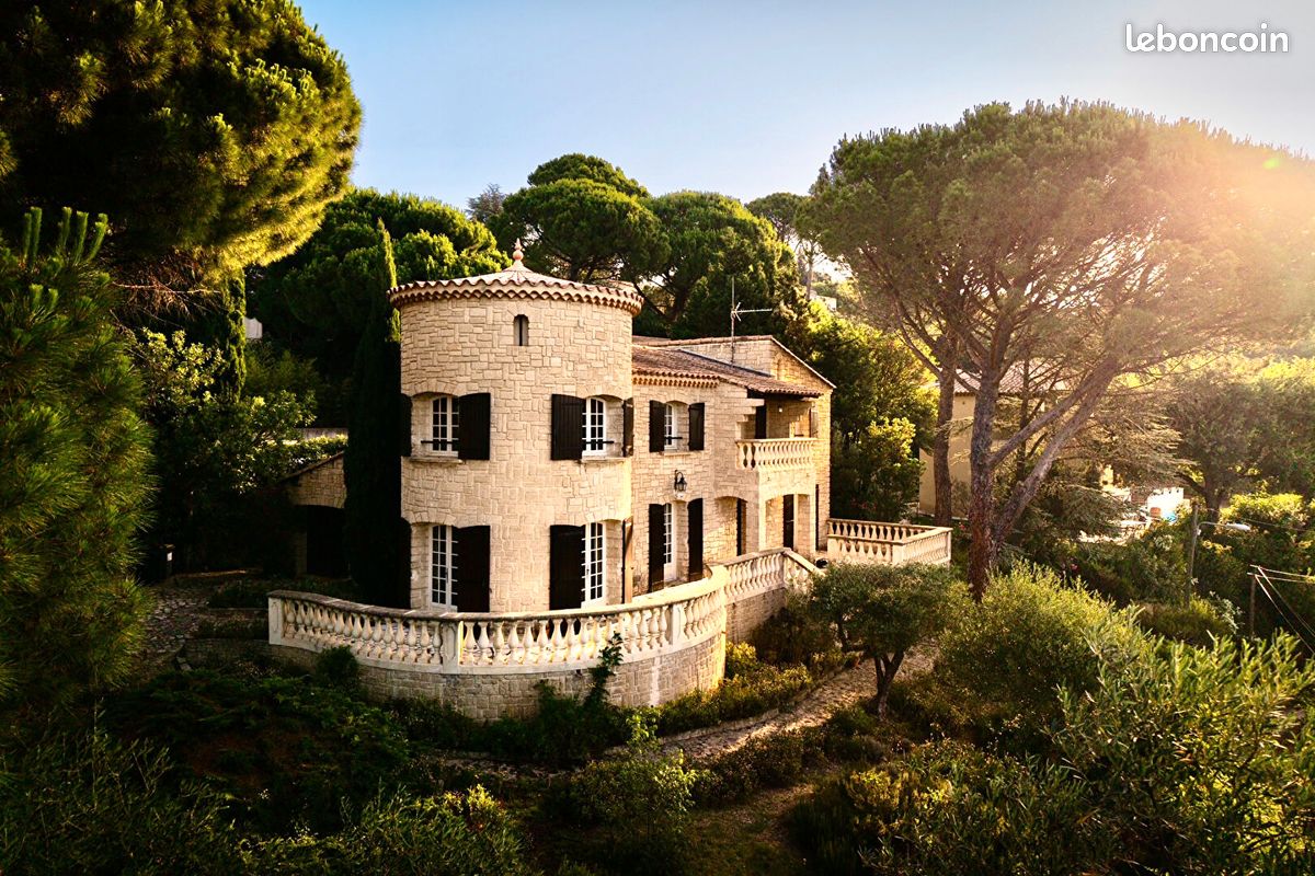 Maison 7 pièces 192 m² · à Les Angles · 192 m² · 695 000 €