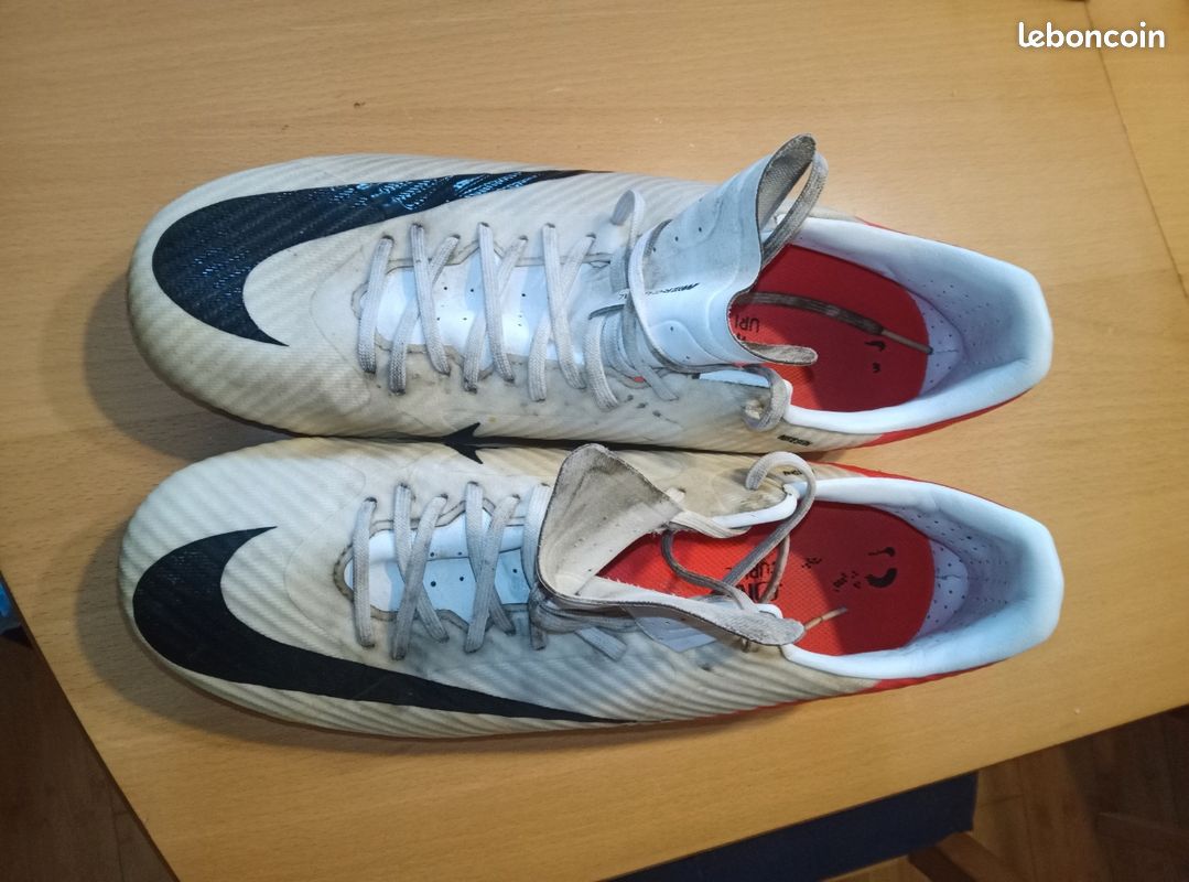Chaussure de foot nike (image 1)