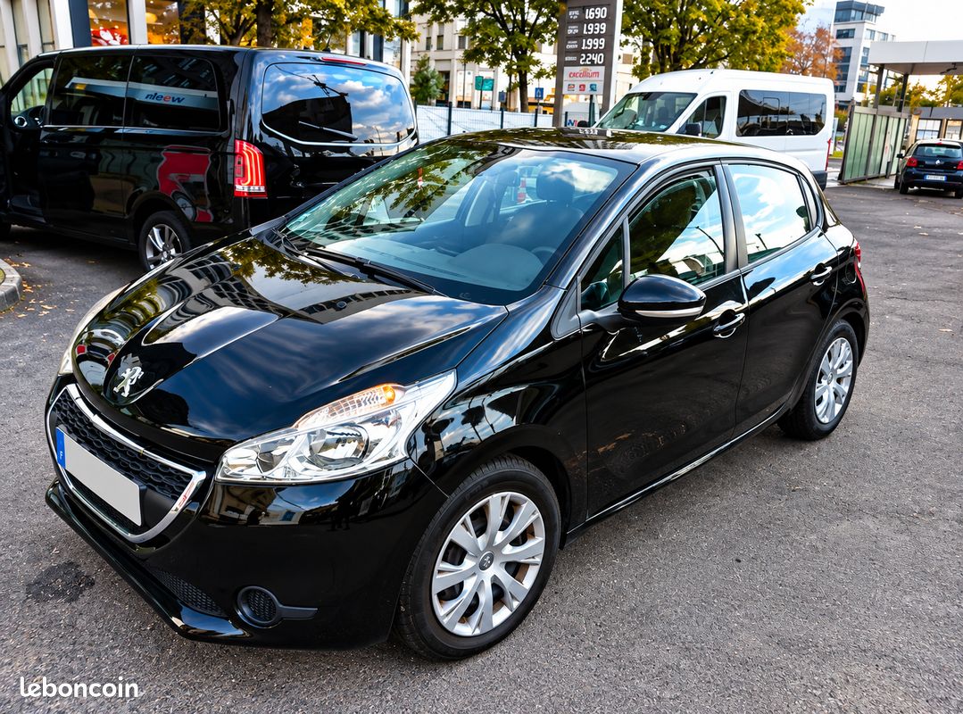Peugeot 208 1.2 PureTech Active - 5 Portes - CT OK - Bon État (image 1)