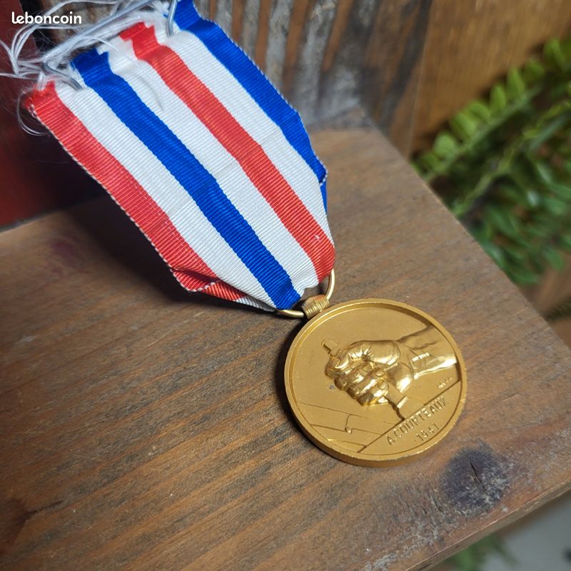 Ancienne médaille des cheminots (image 1)