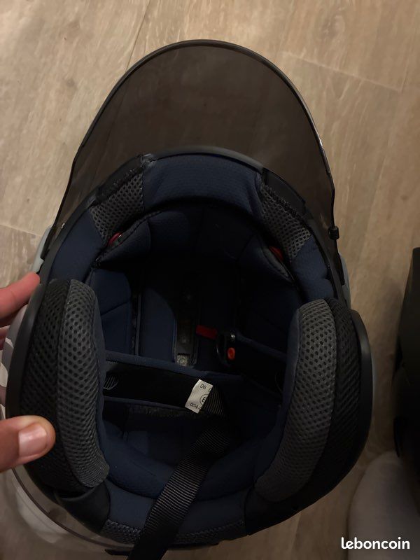 Casque arai gris (image 2)