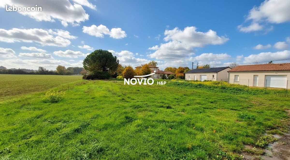 Terrain 950 m² · à Neuville-de-Poitou · 950 m² · 104 000 €