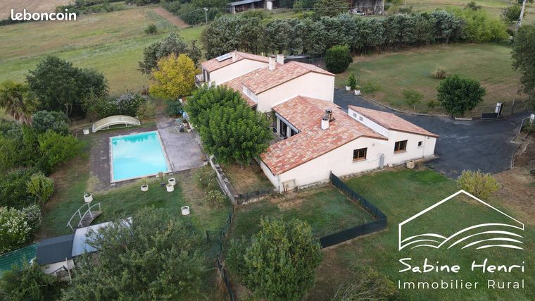 Maison 12 pièces 245 m²