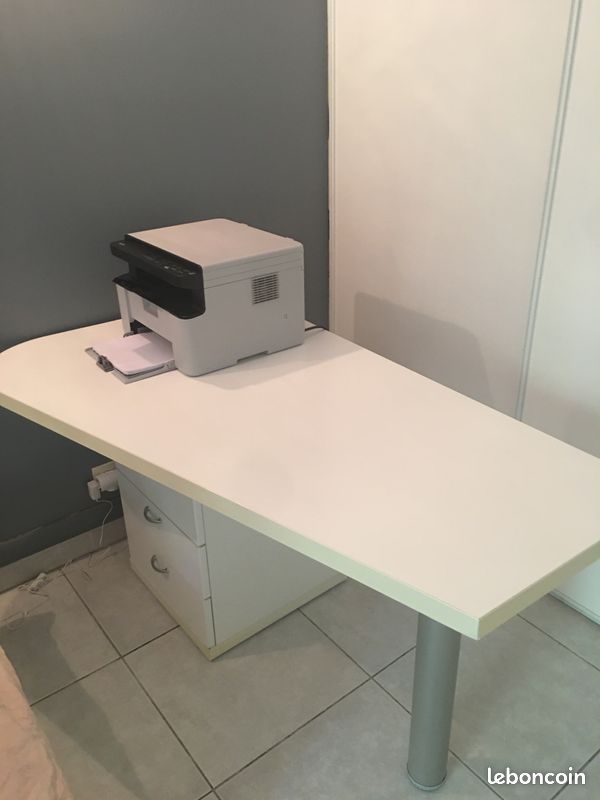 Bureau avec tiroirs (image 2)